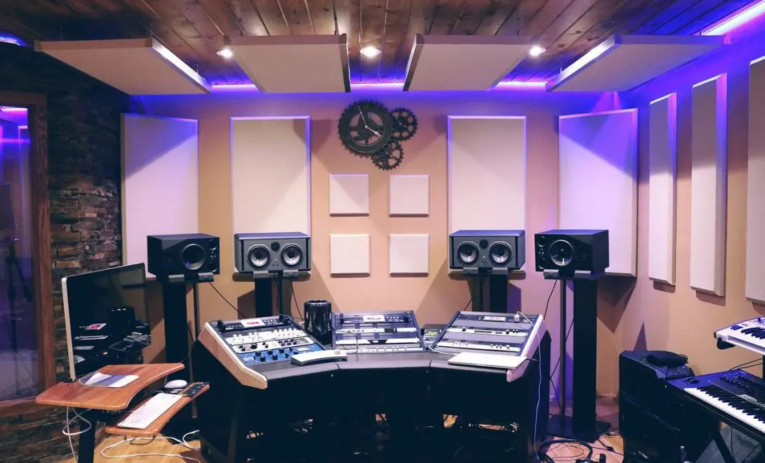 Mousse acoustique studio ; quelle efficacité en home studio ?